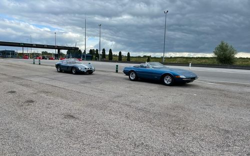 250 GTO and friends drive to Le Mans