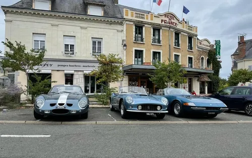 250 GTO and friends drive to Le Mans