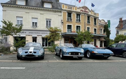 250 GTO and friends drive to Le Mans