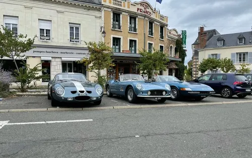 250 GTO and friends drive to Le Mans