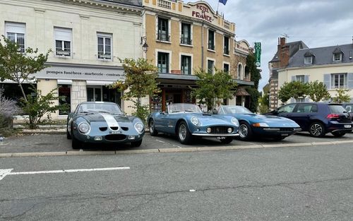 250 GTO and friends drive to Le Mans