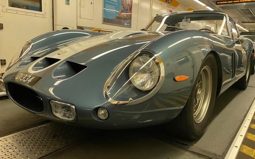 250 GTO and friends drive to Le Mans