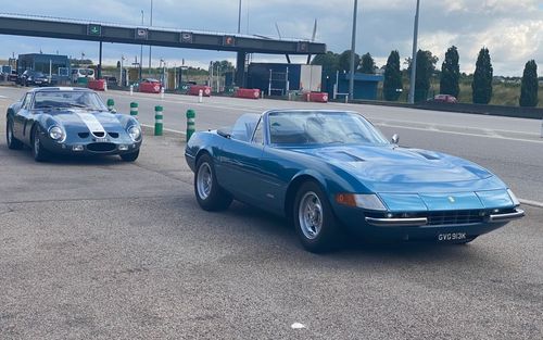 250 GTO and friends drive to Le Mans