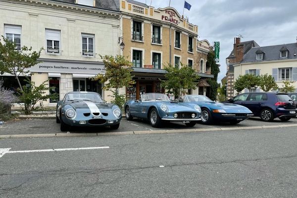 250 GTO and friends drive to Le Mans