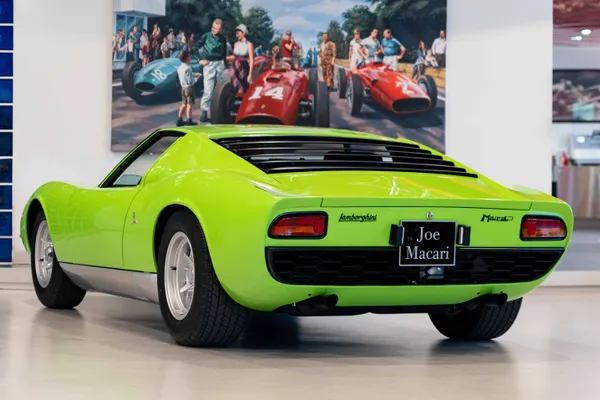 Lamborghini Miura P400 