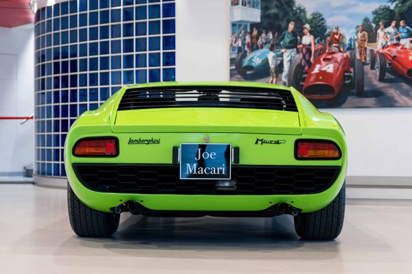 Lamborghini Miura P400 