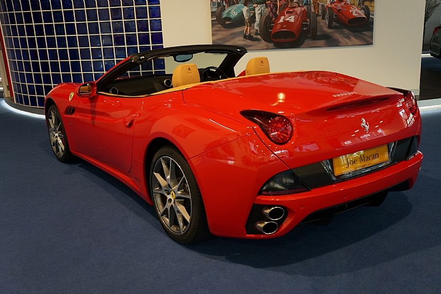 2010 Ferrari California (2010)