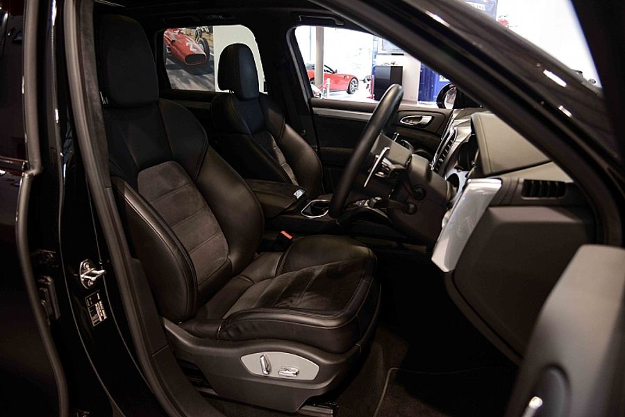 2013 Porsche Cayenne GTS