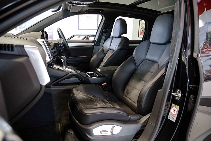 2013 Porsche Cayenne GTS