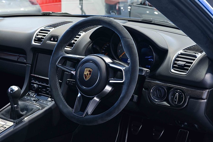 2016 Porsche GT4