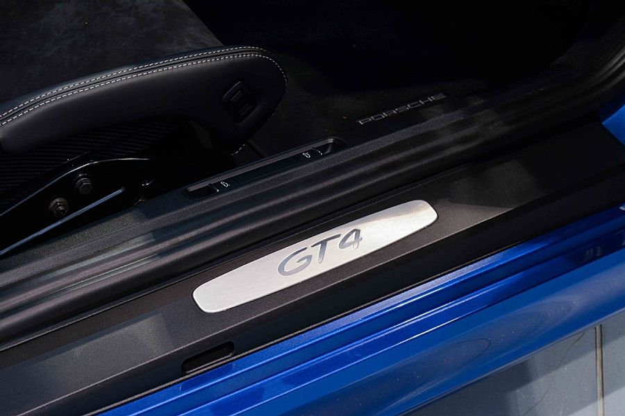 2016 Porsche GT4