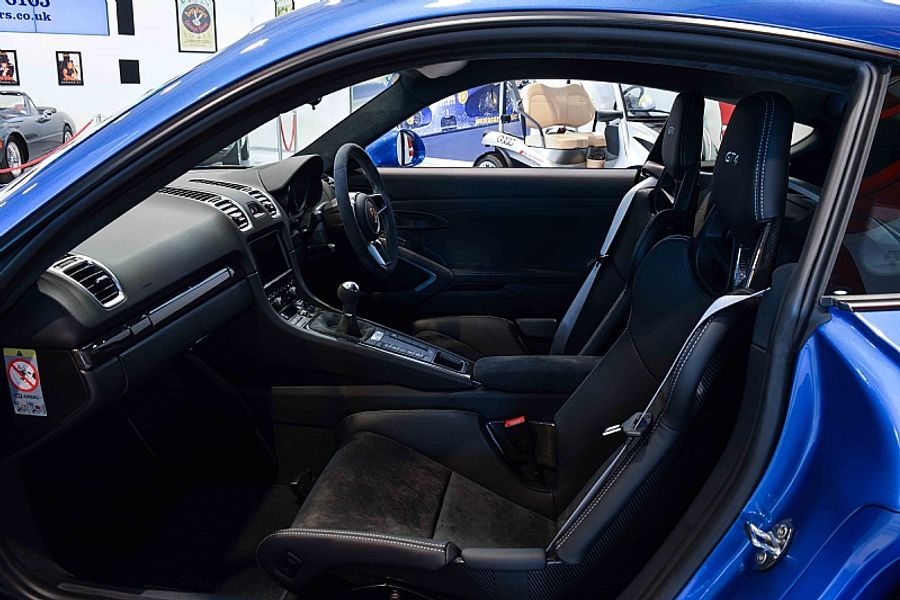 2016 Porsche GT4