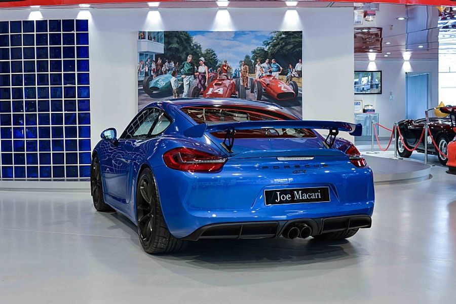 2016 Porsche GT4