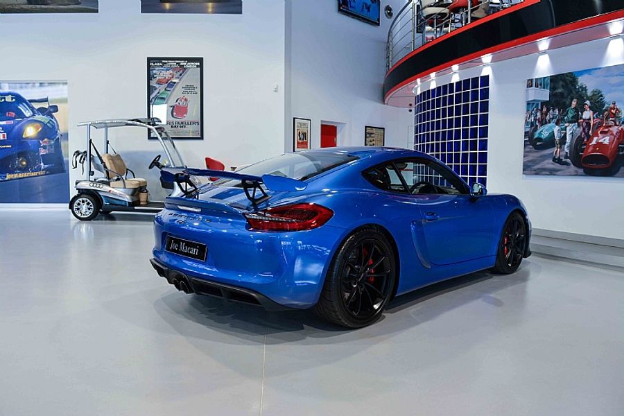 2016 Porsche GT4