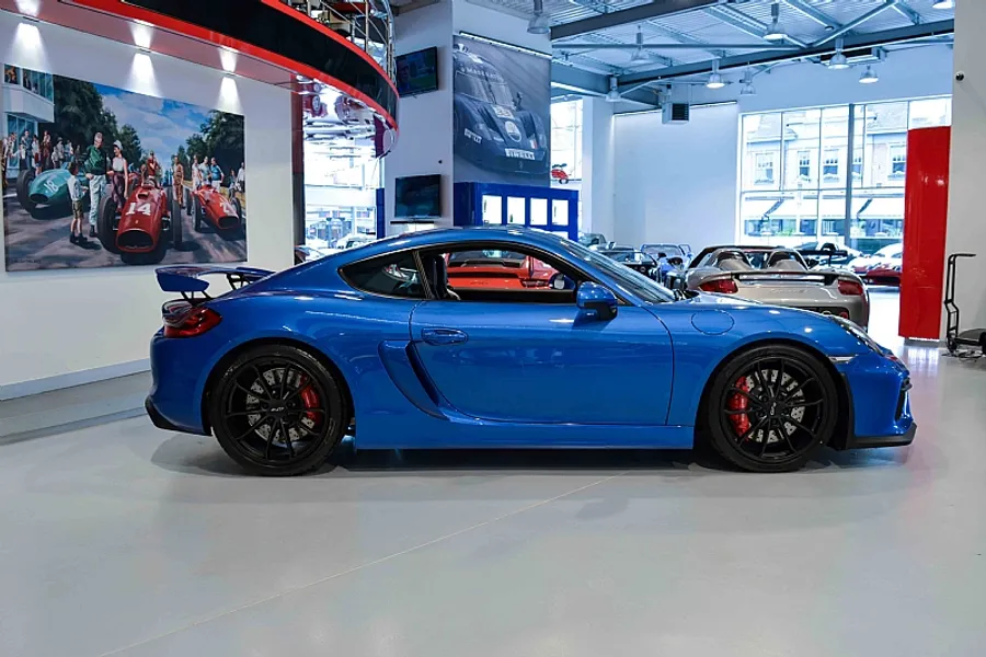 2016 Porsche GT4