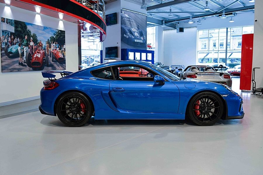 2016 Porsche GT4