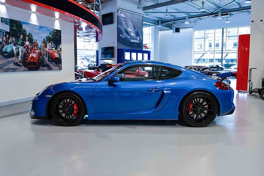 2016 Porsche GT4