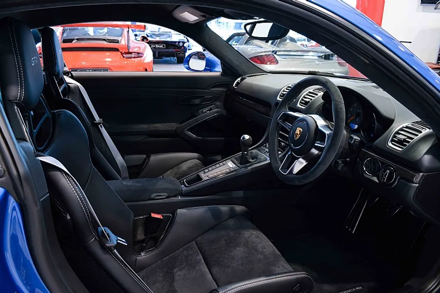 2016 Porsche GT4