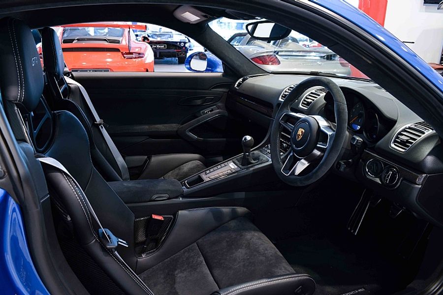 2016 Porsche GT4