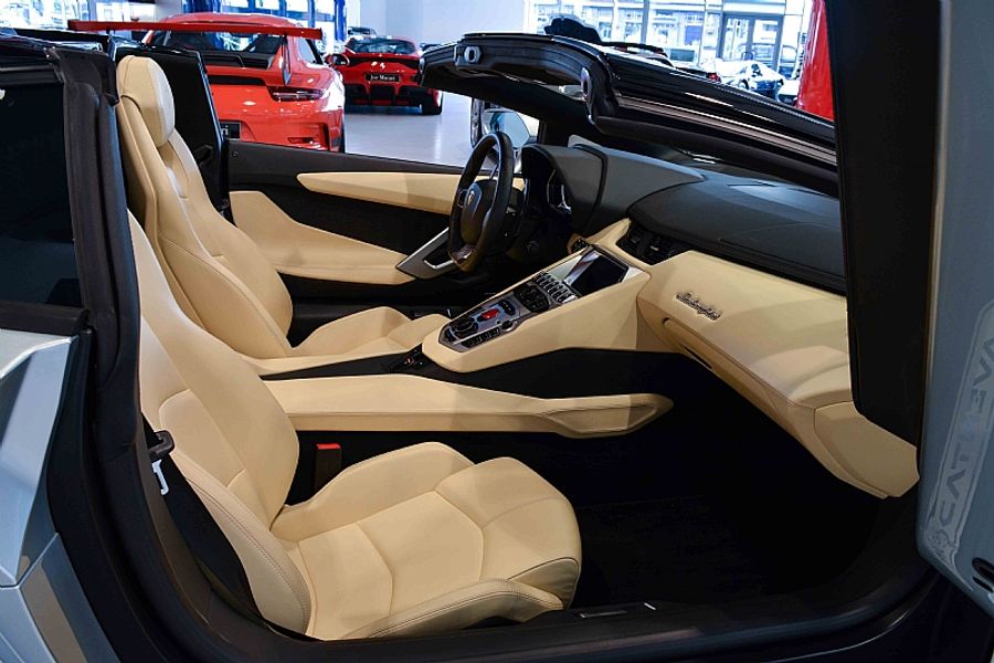 2013 Lamborghini Aventador Roadster