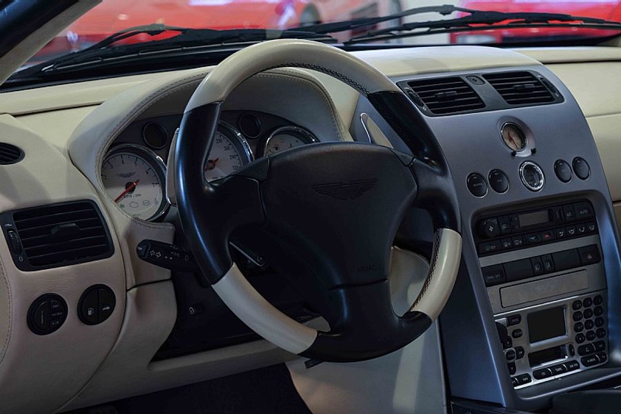 2004 Aston Martin V12 Vanquish