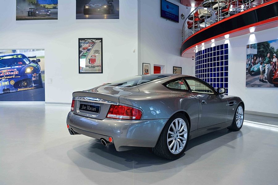 2004 Aston Martin V12 Vanquish