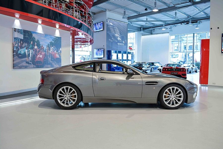 2004 Aston Martin V12 Vanquish