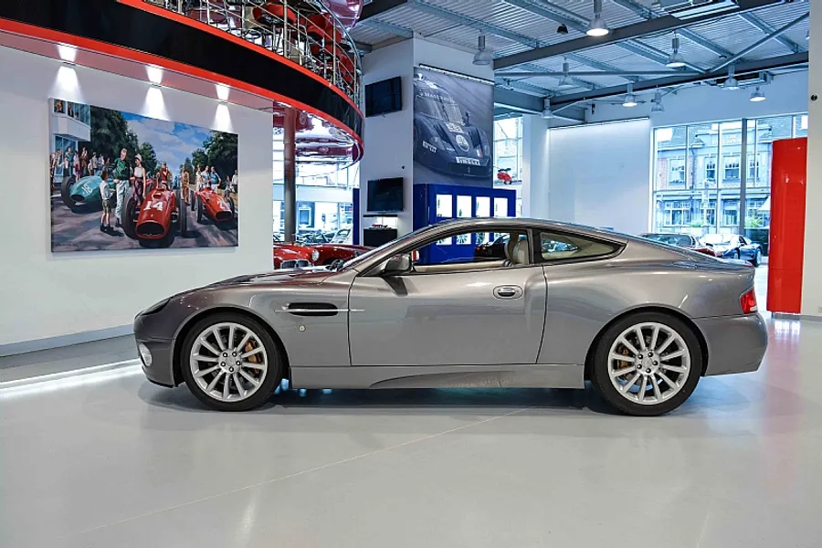 2004 Aston Martin V12 Vanquish
