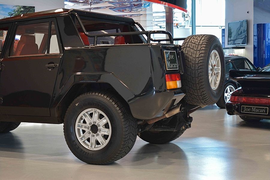 1990 Lamborghini LM002