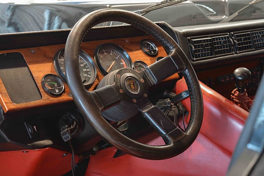 1990 Lamborghini LM002