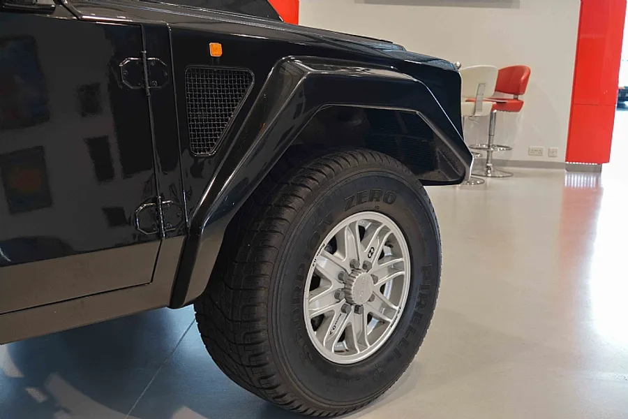1990 Lamborghini LM002