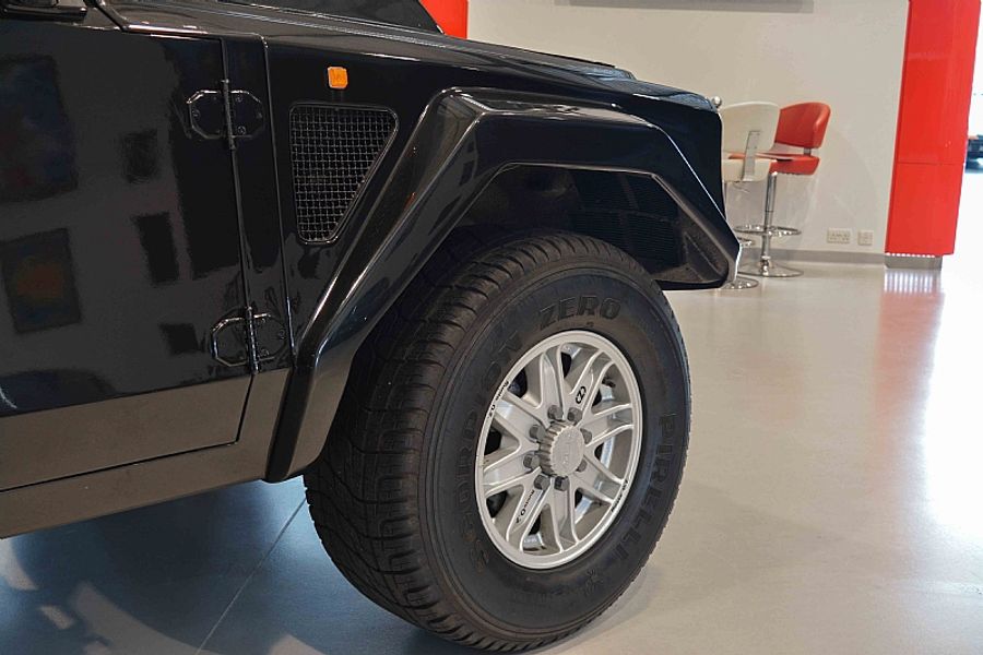 1990 Lamborghini LM002