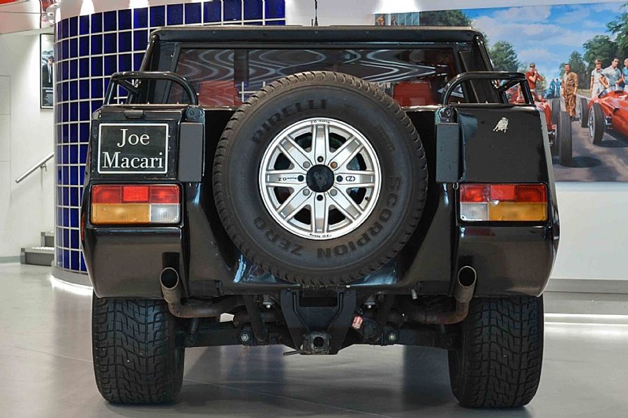1990 Lamborghini LM002