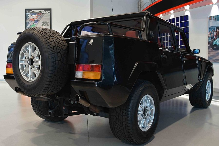1990 Lamborghini LM002