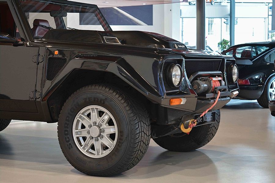 1990 Lamborghini LM002