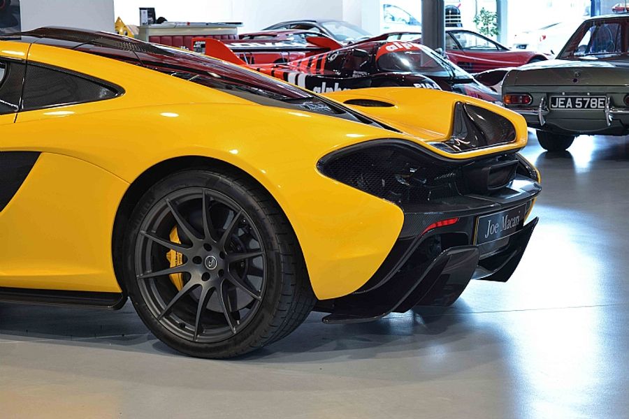 2015 McLaren P1