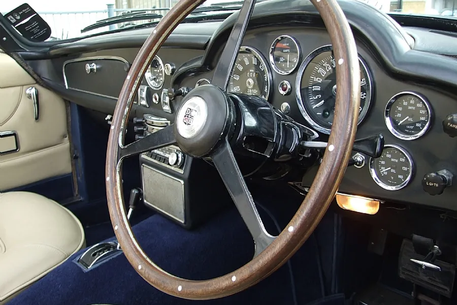 1967 Aston Martin DB6 Volante