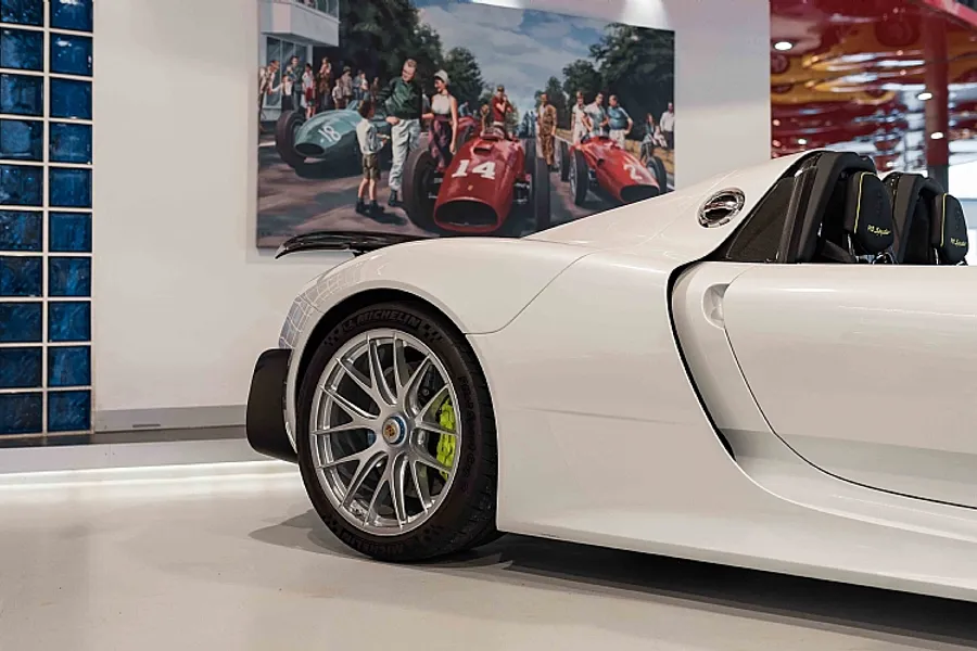 2015 Porsche 918 Weissach