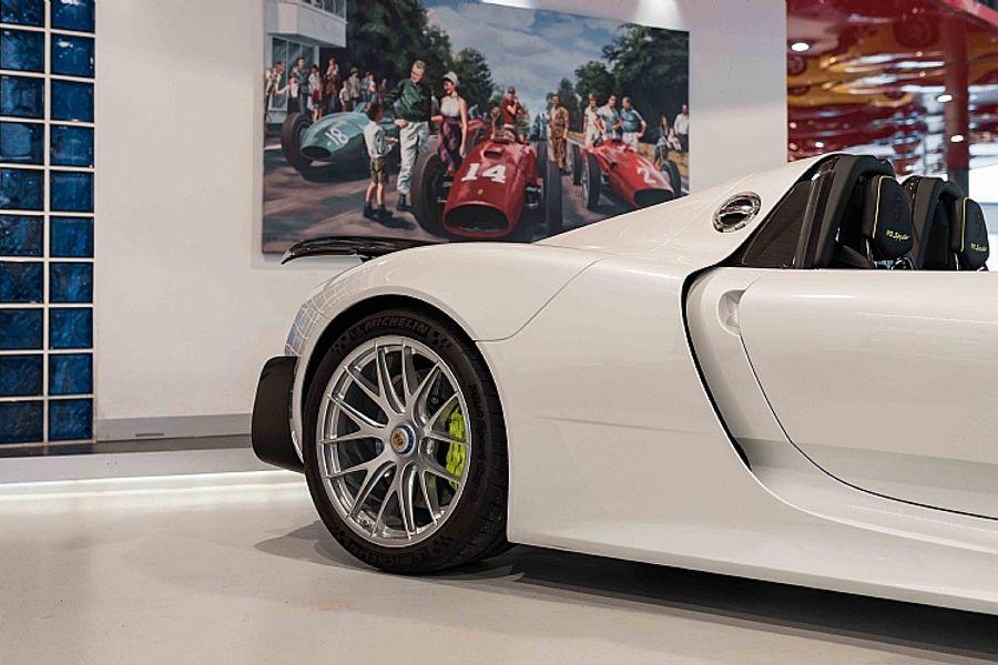 2015 Porsche 918 Weissach