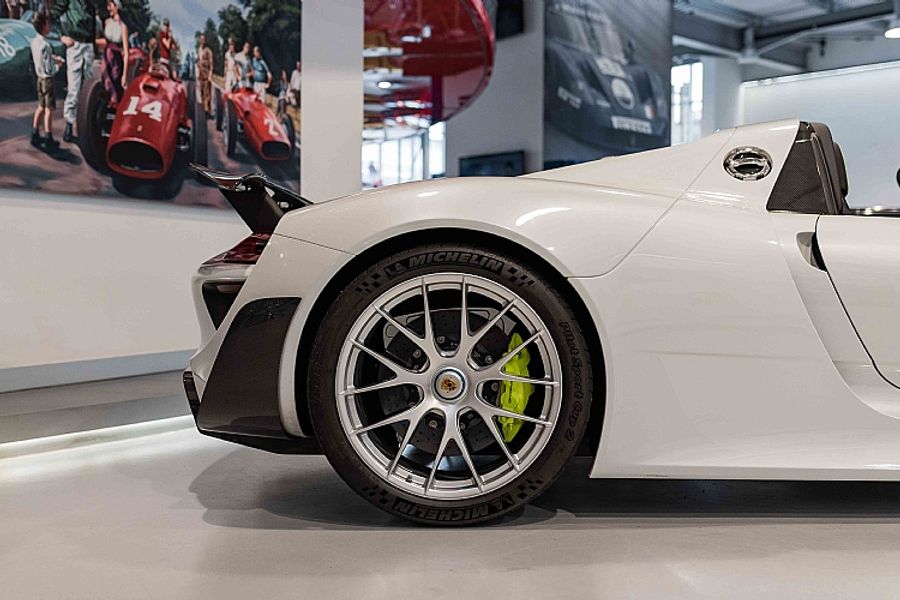 2015 Porsche 918 Weissach