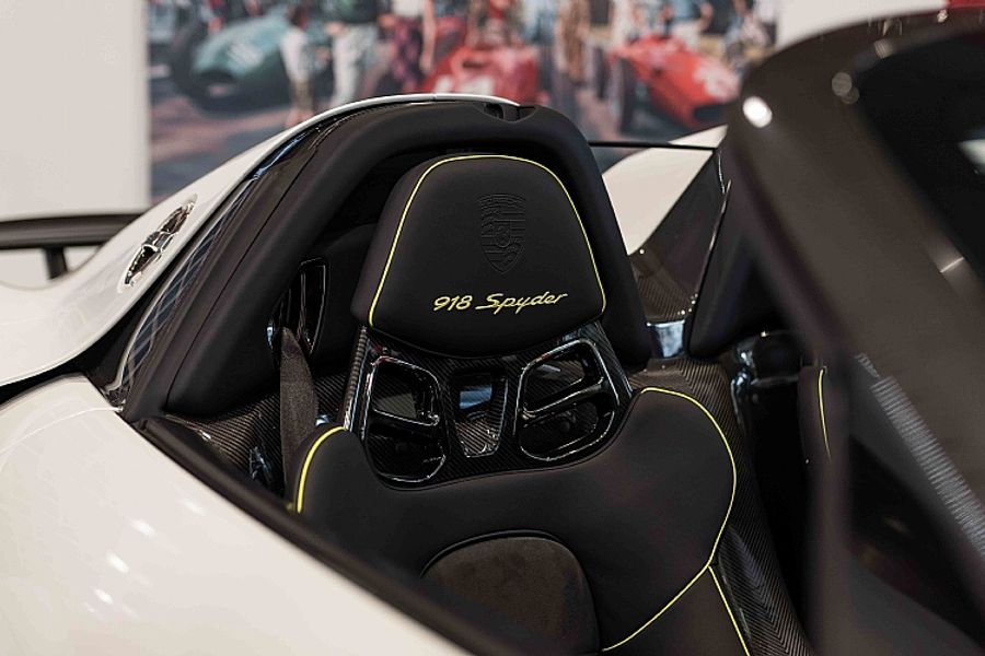 2015 Porsche 918 Weissach