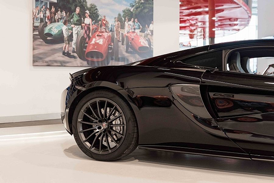 2017 McLaren 570GT
