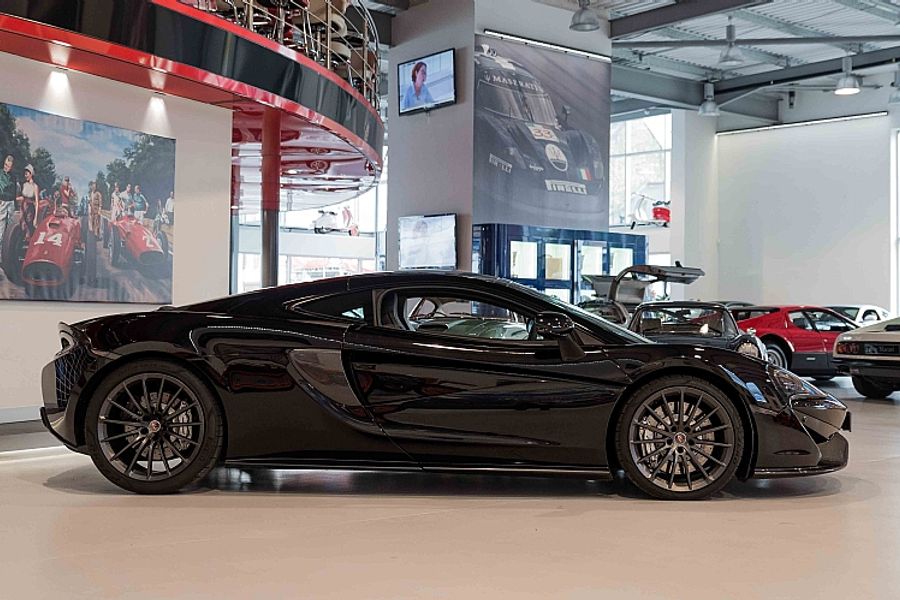 2017 McLaren 570GT