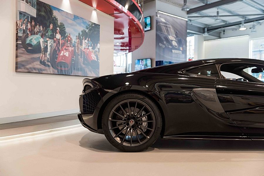 2017 McLaren 570GT