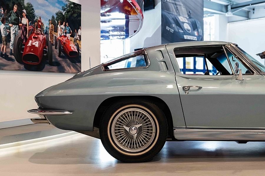1963 Chevrolet Corvette Stingray C2 Split Window Coupe