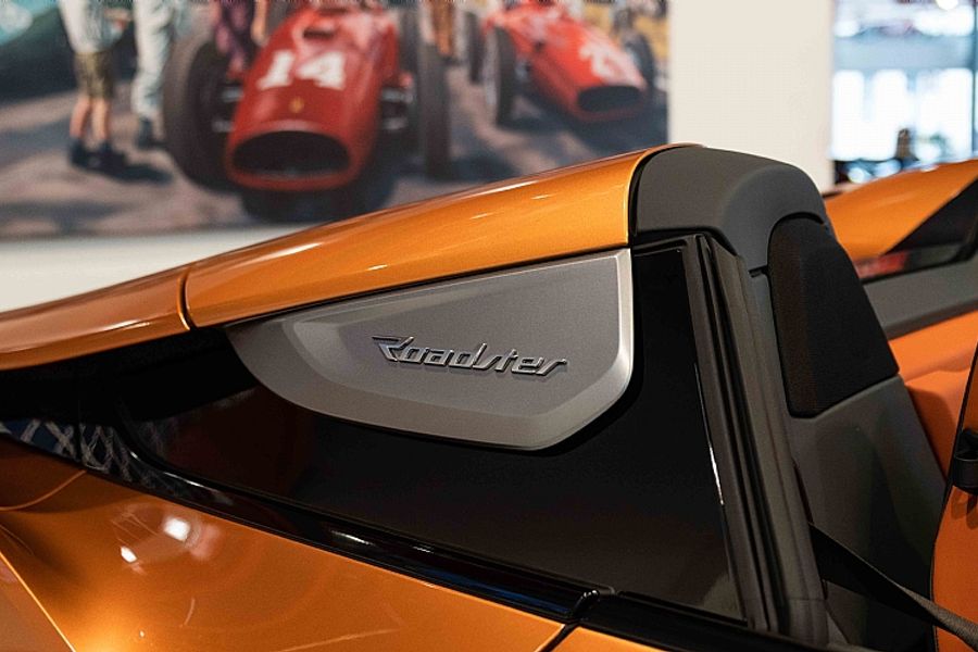 2018 BMW i8 Roadster