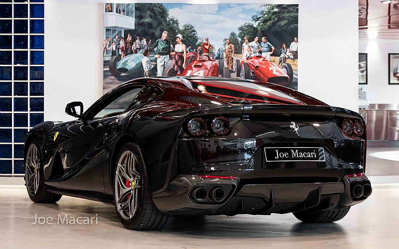 ★高級タペストリー、ブラック＆レッド！★ 部屋が一気にムーディーに！ 2019 Ferrari 812 Superfast Previously Sold | Joe Macari