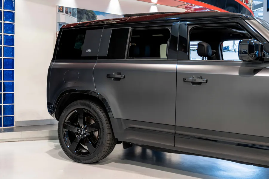 LAND ROVER DEFENDER V8