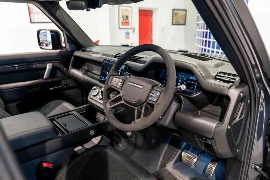 LAND ROVER DEFENDER V8