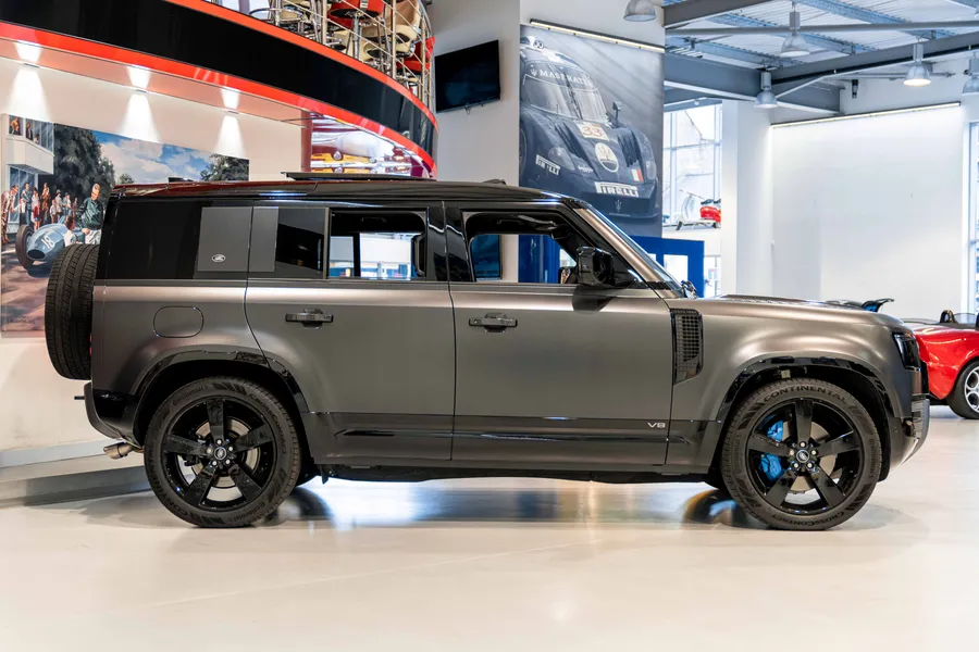 LAND ROVER DEFENDER V8